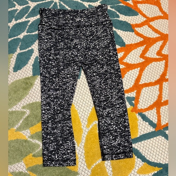 Lululemon leggings size 4 - Picture 3 of 6